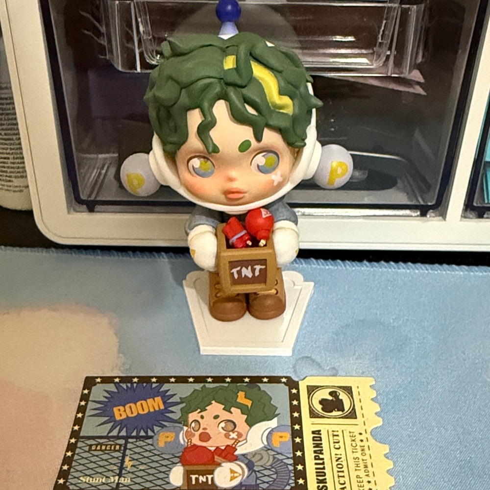 Skull Panda Stun Man popmart